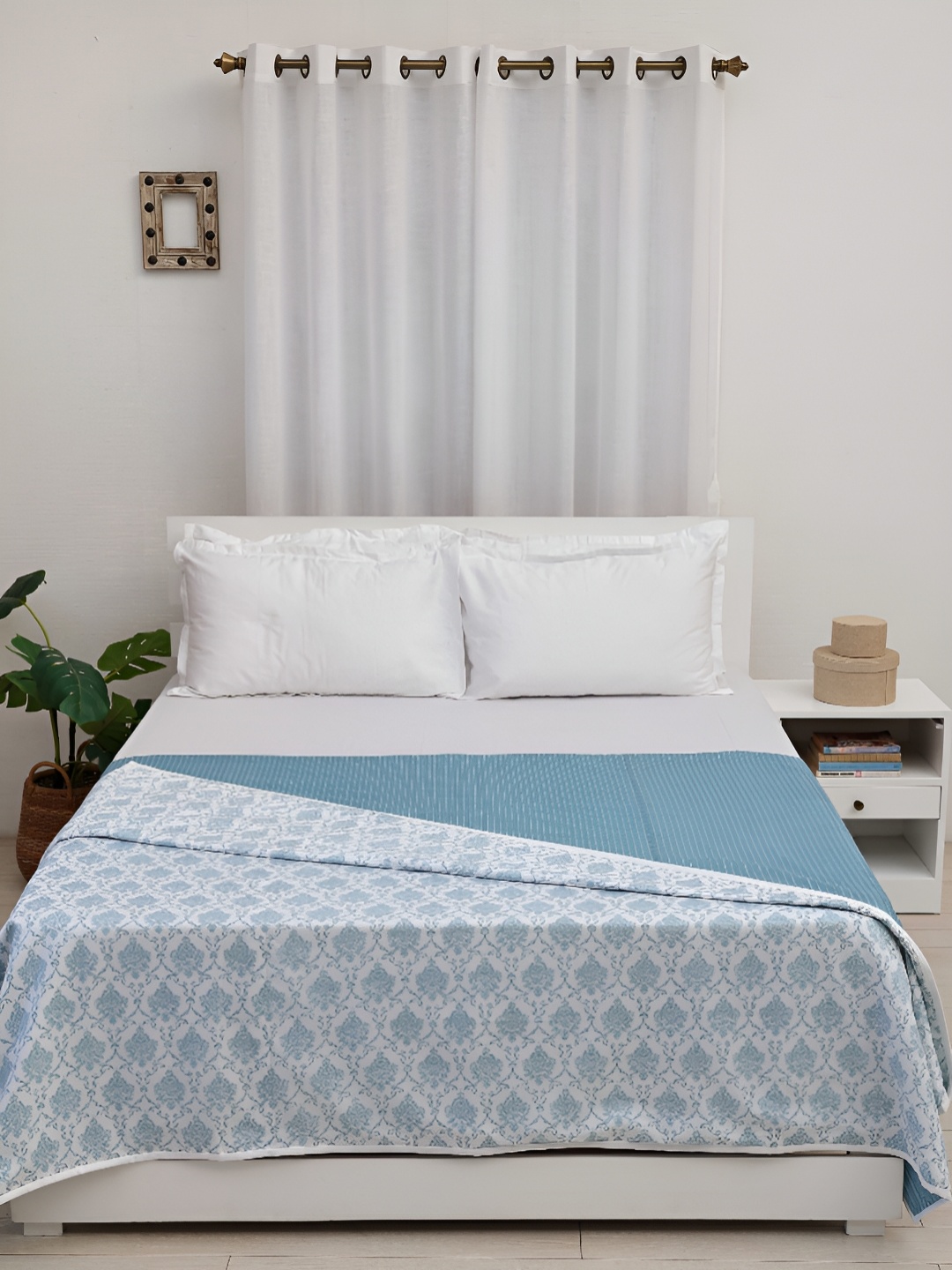 

Ariana Blue & Cream Ethnic Motifs 120 GSM Single Bed Dohar