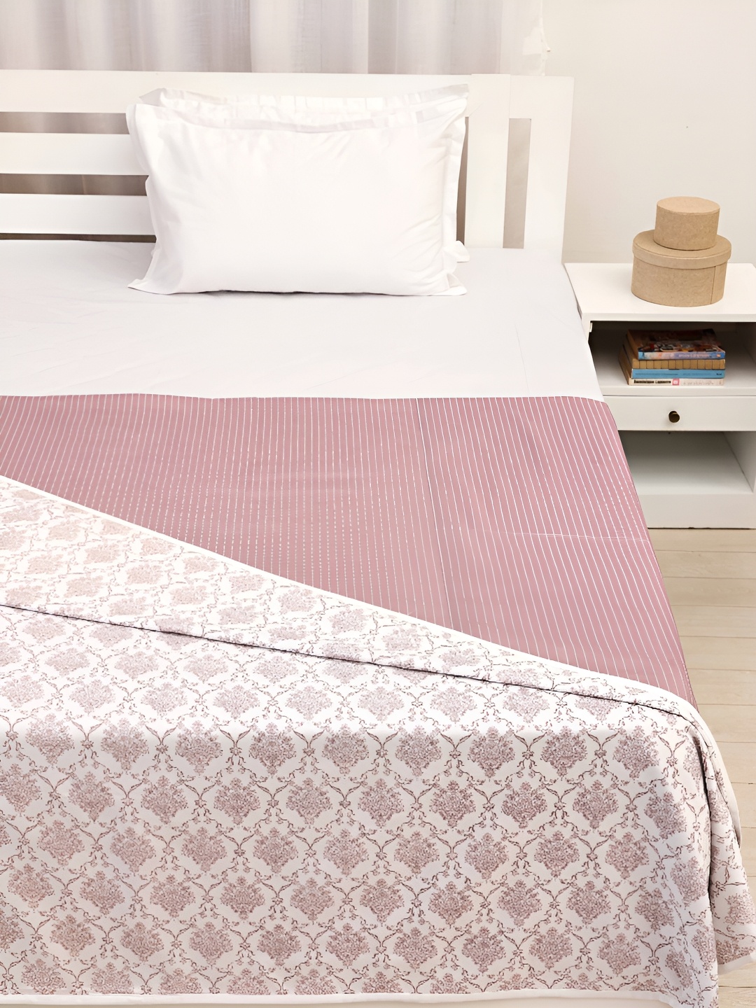 

Ariana Lavender & White Ethnic Motifs 120 GSM Single Bed Dohar