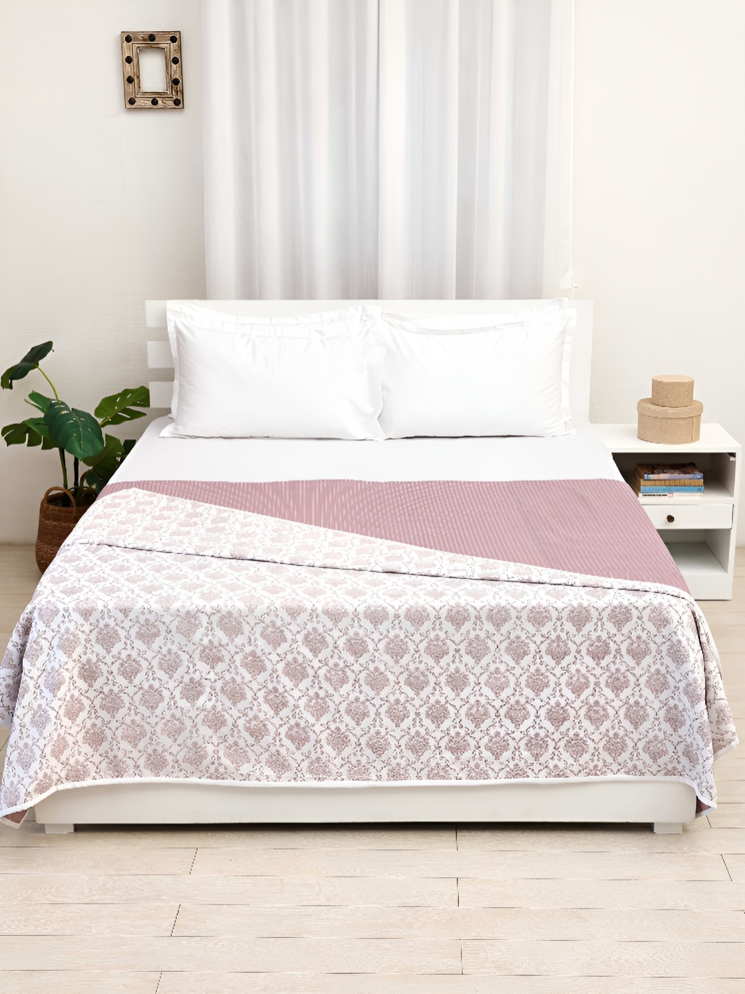 

Ariana Lavender & White Ethnic Motifs 120 GSM Double Bed Dohar