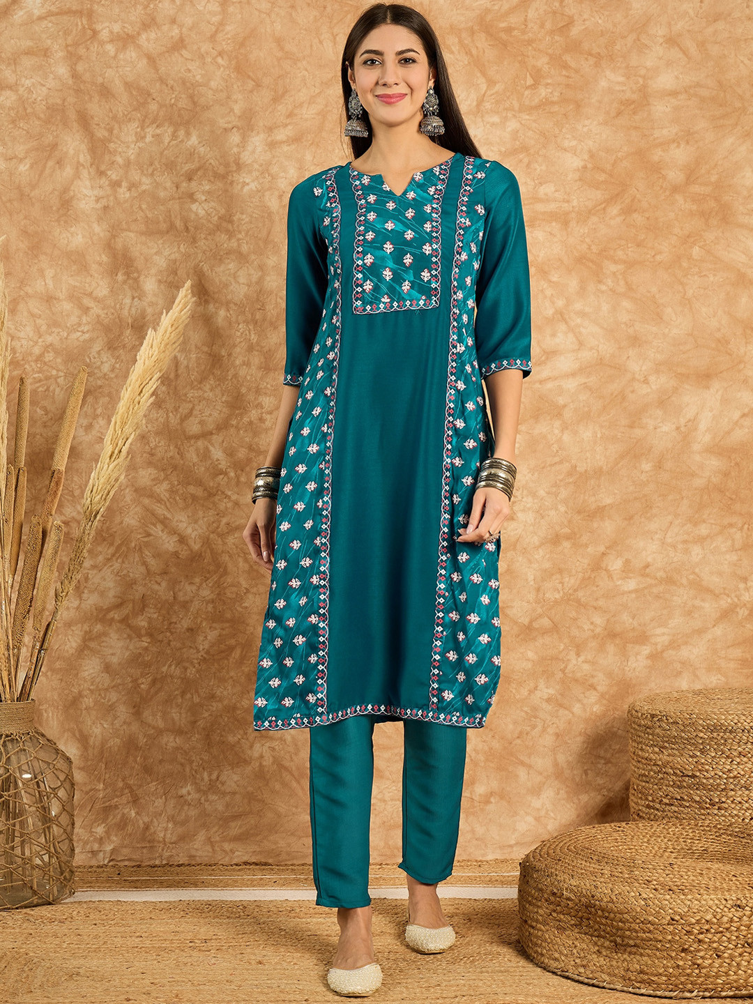

ZIYAA Blue & White Floral Printed Notched Neck Straight Kurta With Trouser