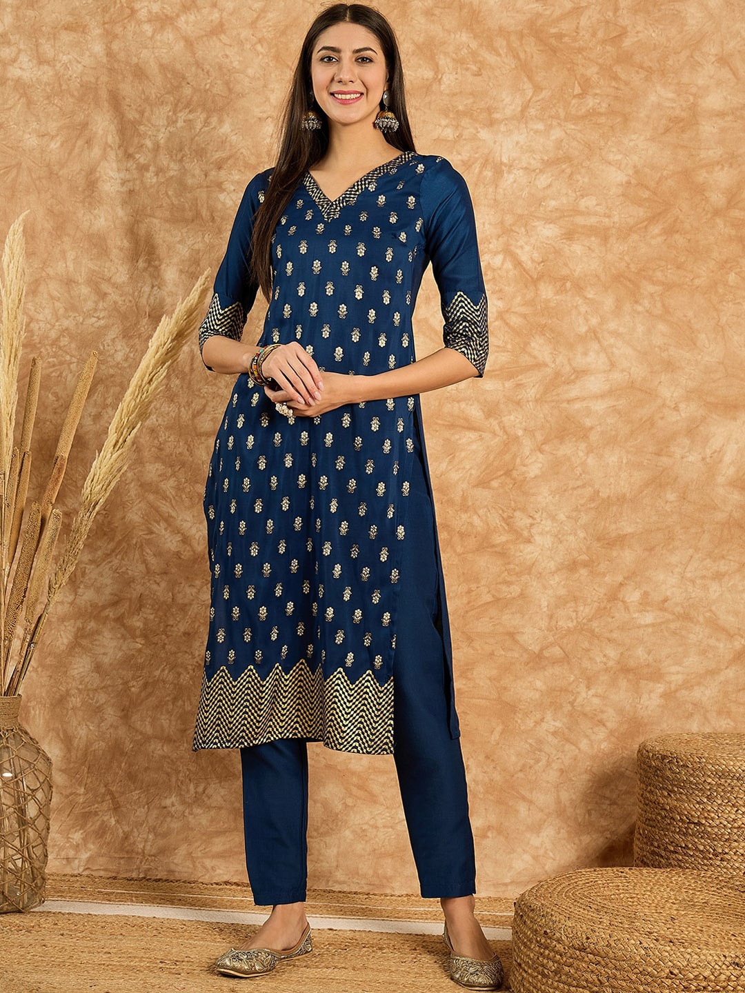 

ZIYAA Floral Printed V-Neck Kurta with Trousers, Blue