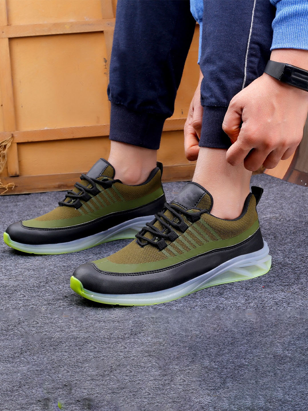 

HERE&NOW Men Mesh Running Shoes, Green