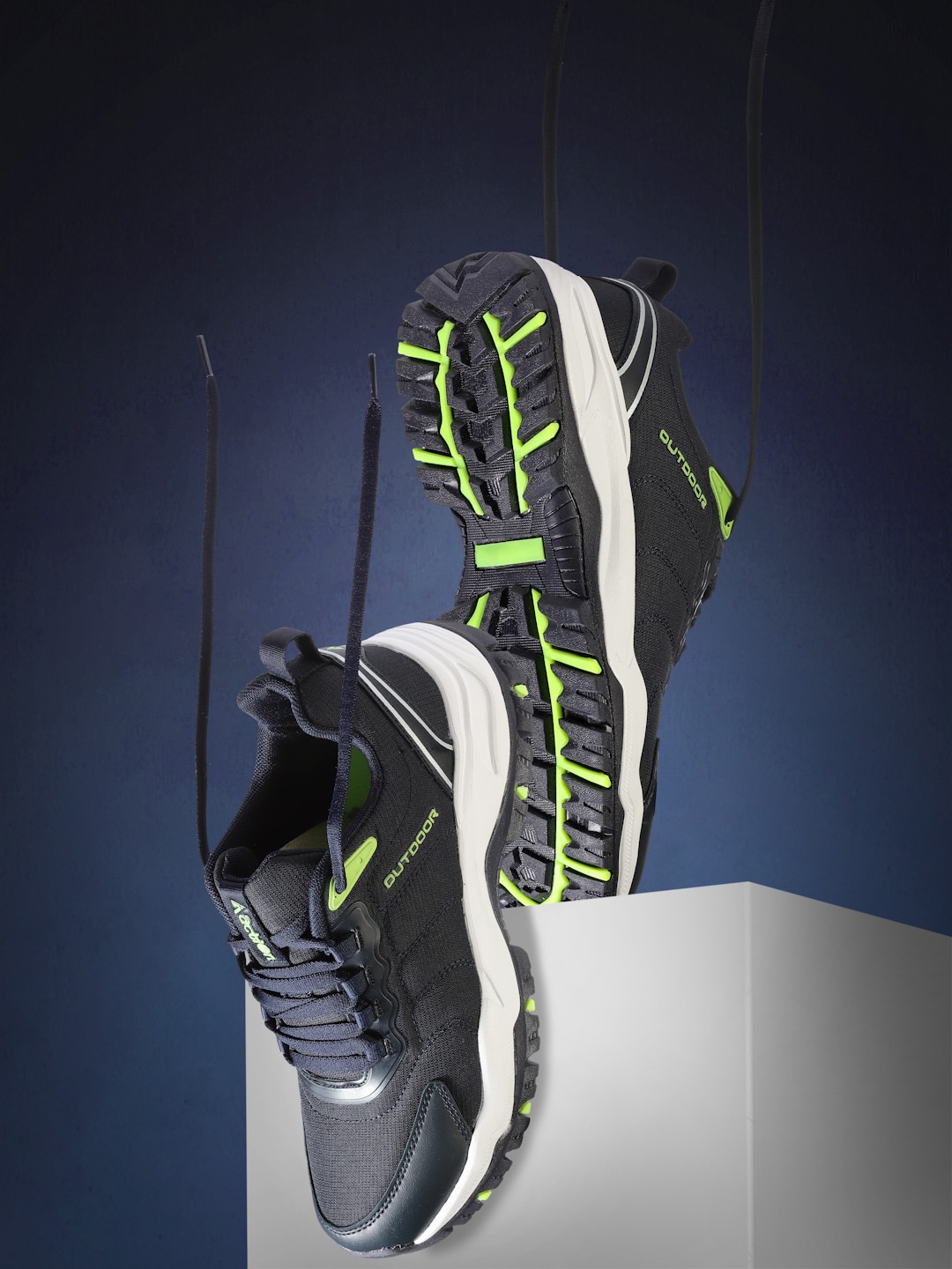 

Action Men Textured Lightweight Sneakers, Navy blue