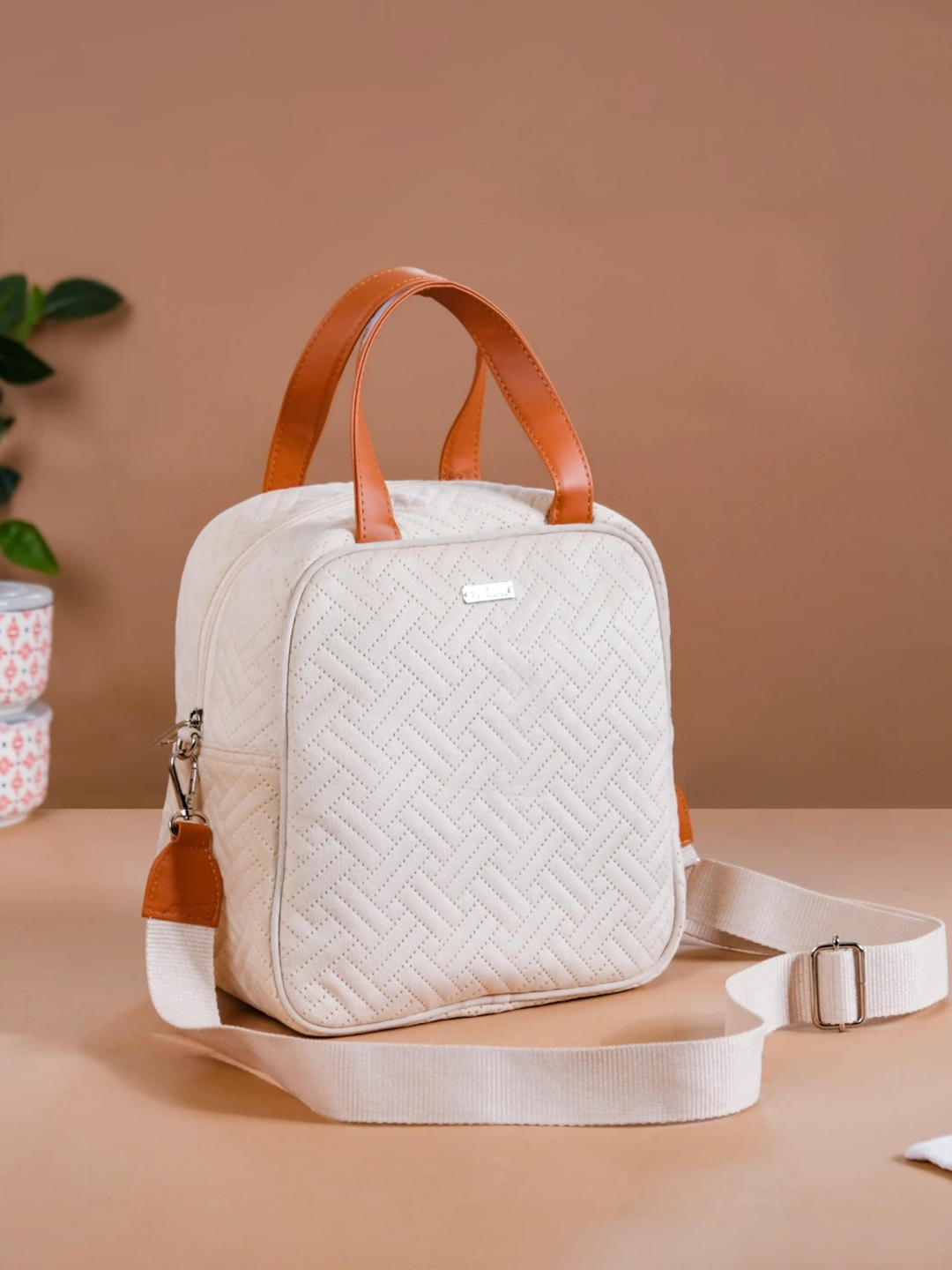 

Nestasia Textured Insulated Lunch bags Travel Accessory, Off white