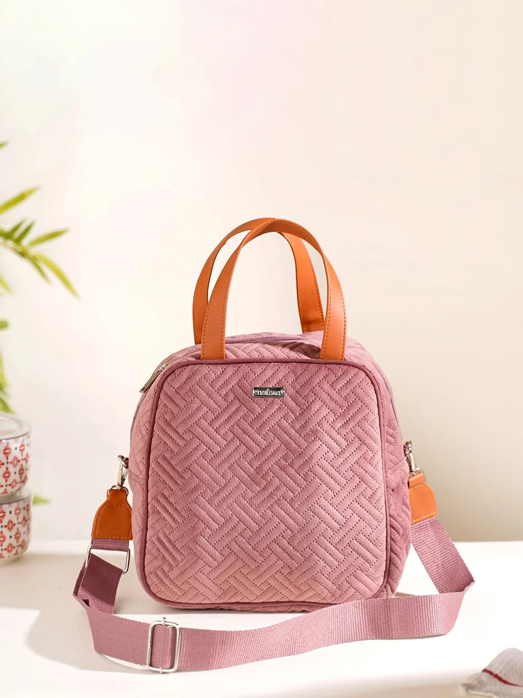 

Nestasia Textured Thermal Insulated Lunch bag, Pink