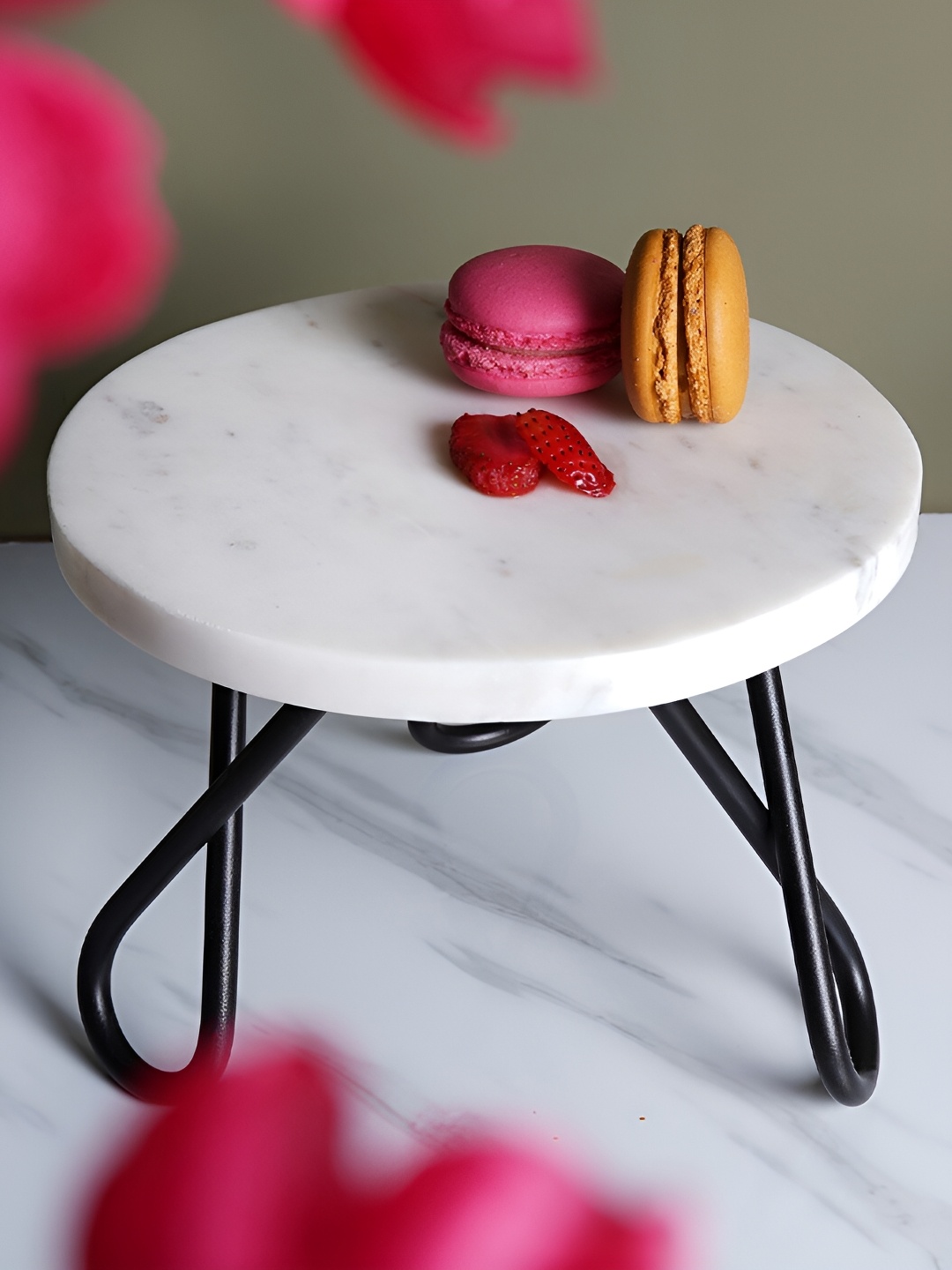 

CASA DECOR Black & White Frost Marble Cake Stand