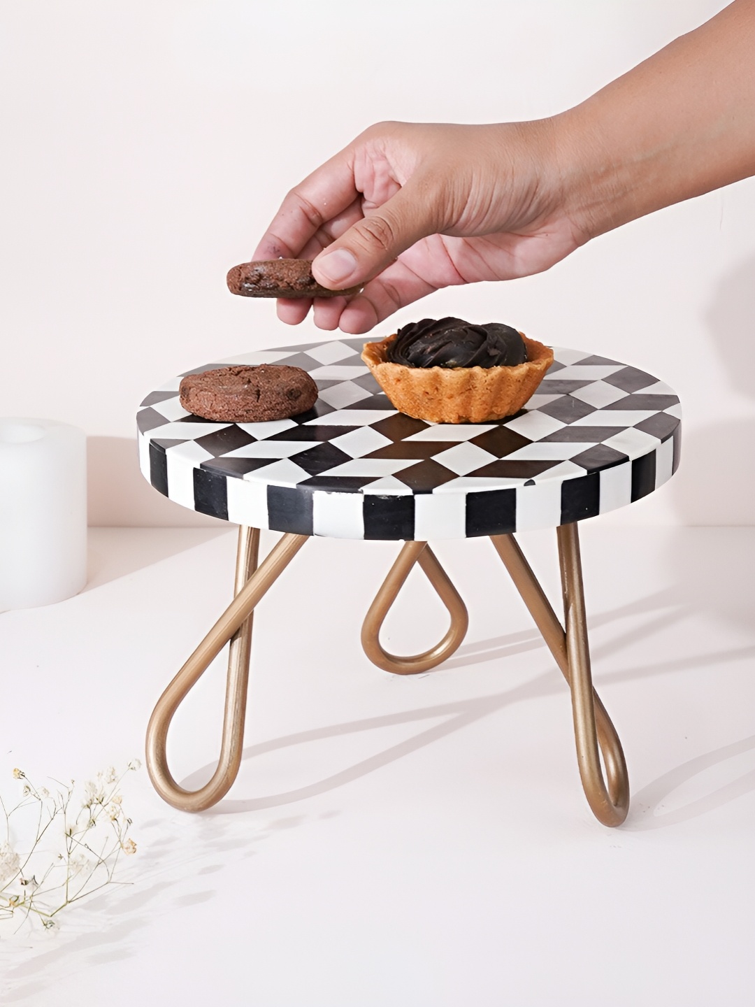 

CASA DECOR White & Black Retro Printed Resin Cake Stand