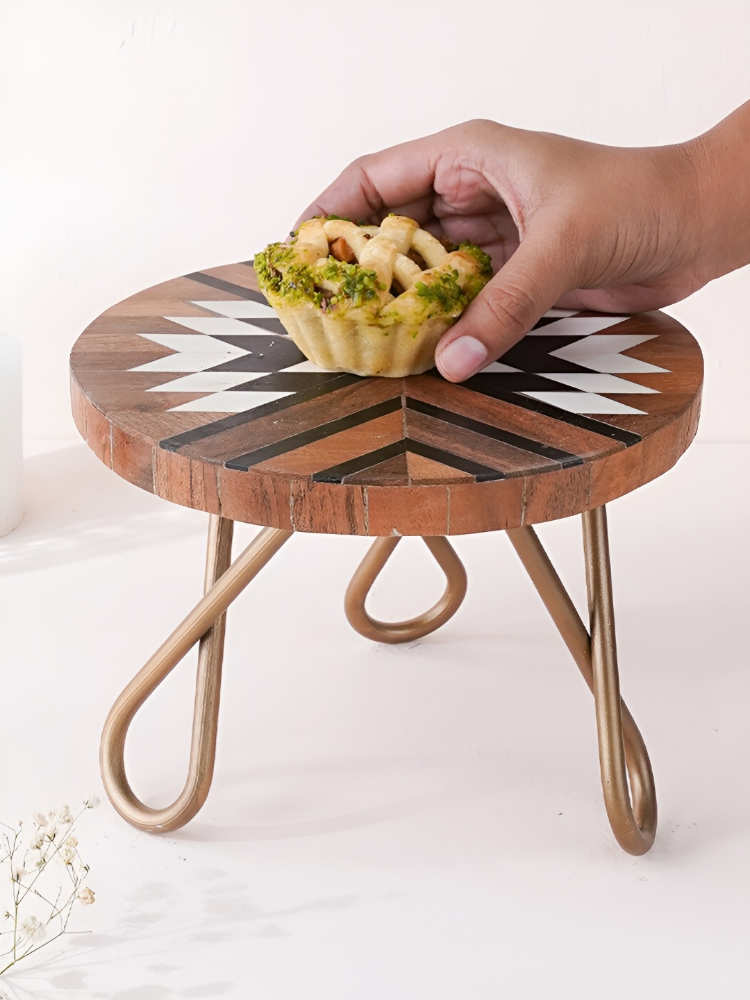 

CASA DECOR Tribal Souk Brown & White Printed Easy to Clean Cake Stand