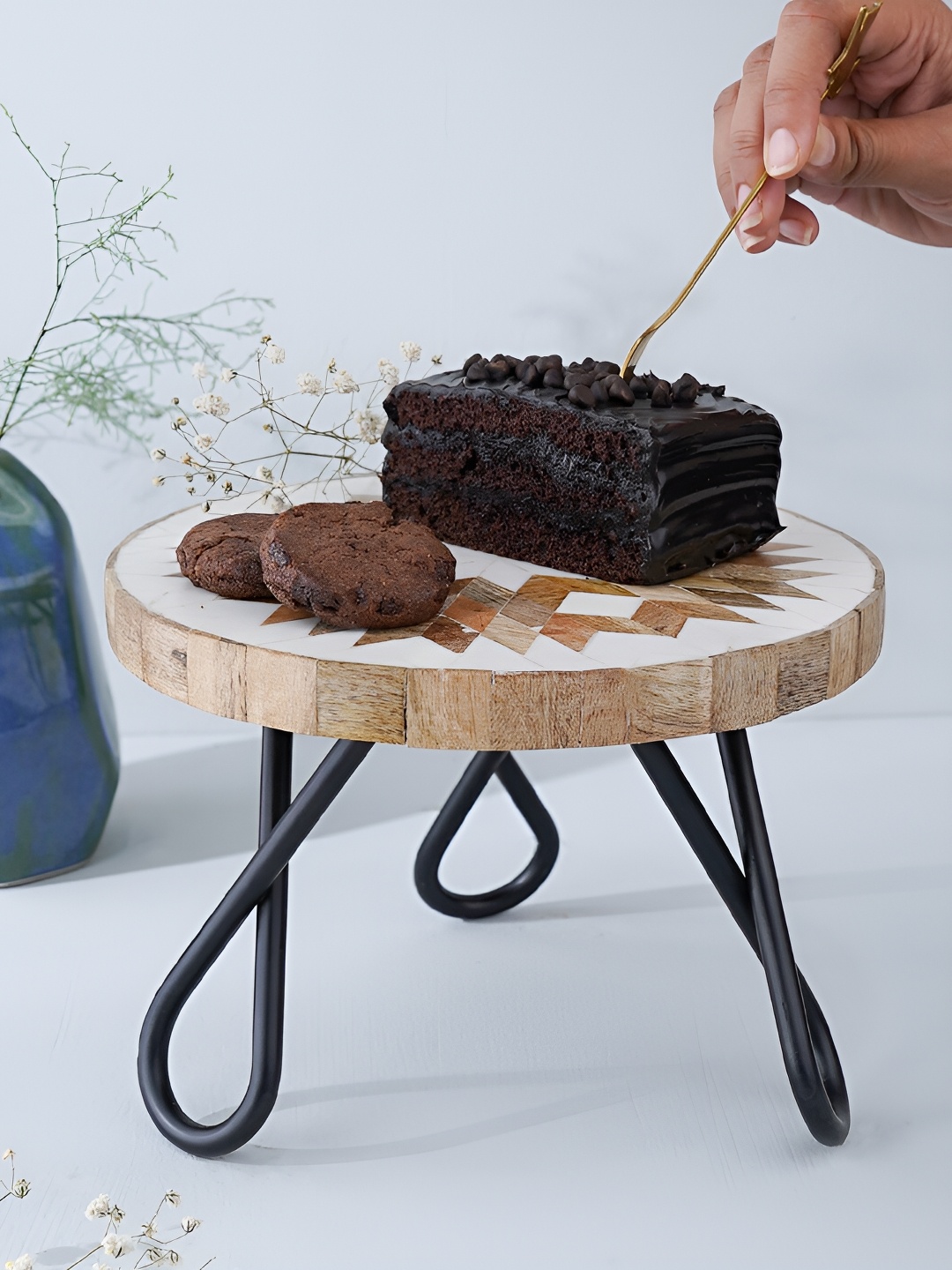 

CASA DECOR White & Cream-Coloured Easy to Clean Cake Stand