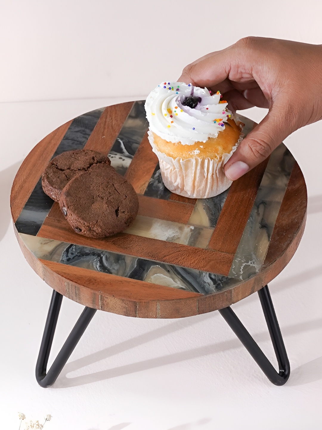 

CASA DECOR Brown & Grey Printed Easy to Clean Cake Stand