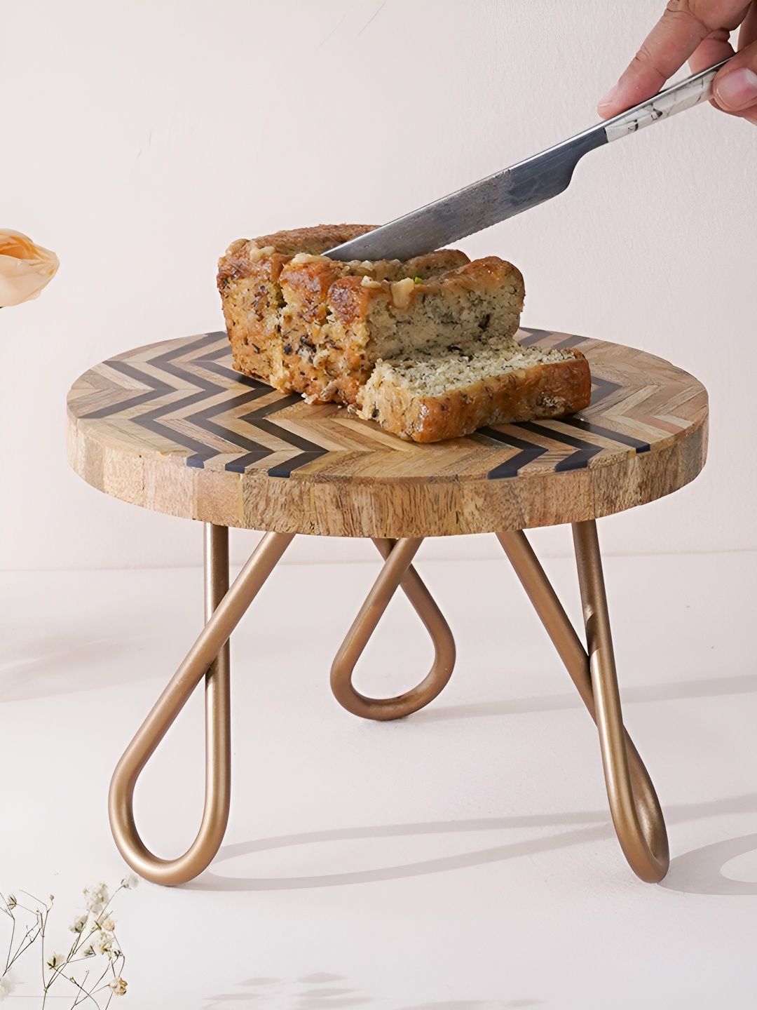 

CASA DECOR Black & Brown Wooden Easy to Clean Chevron String Cake Stand