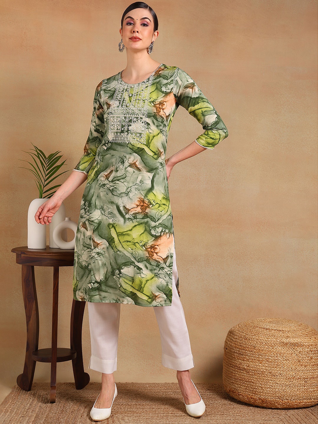 

AHIKA Floral Printed Round Neck Regular Sleeves Thread Work Kurta, Green