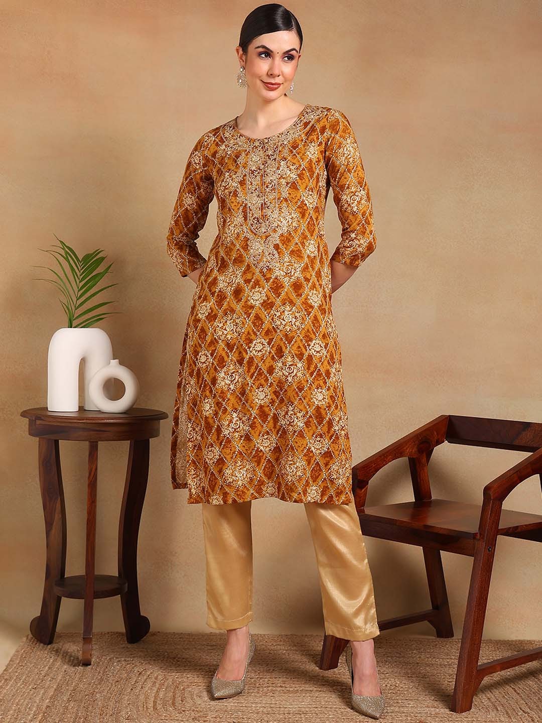 

AHIKA Women Printed Thread Work Kurta, Orange