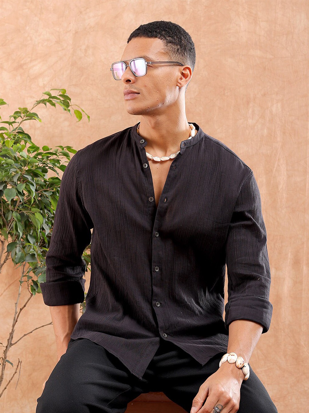 

The Indian Garage Co Men Slim Fit Textured Resortwear Shirt, Black