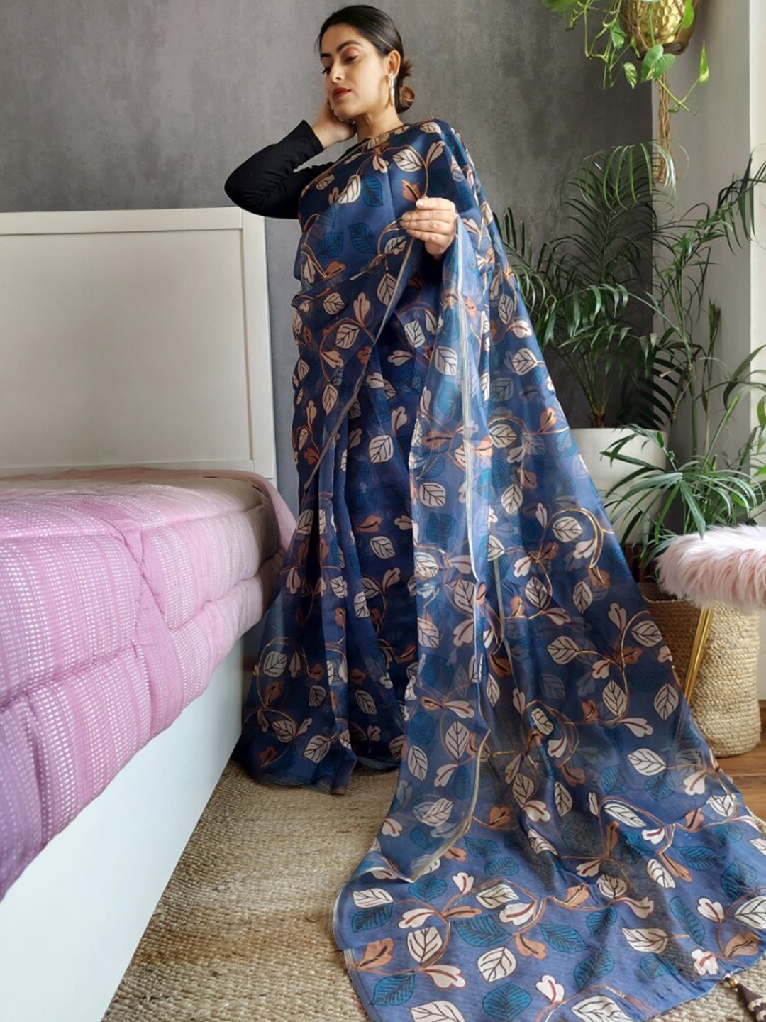 

K 5 Fashion Floral Organza Saree, Blue