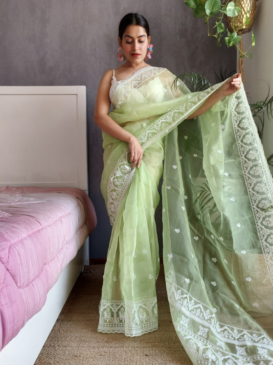 

K 5 Fashion Floral Embroidered Saree, Green