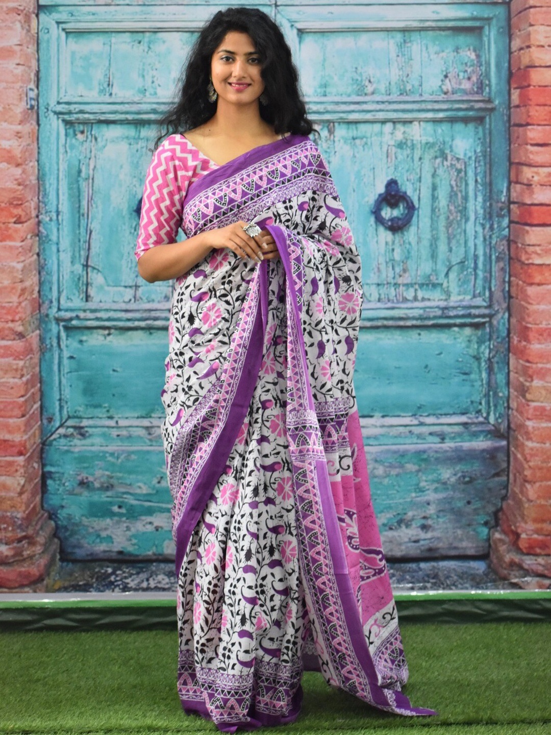 

clothonus Floral Printed Pure Cotton Block Print Saree, Purple