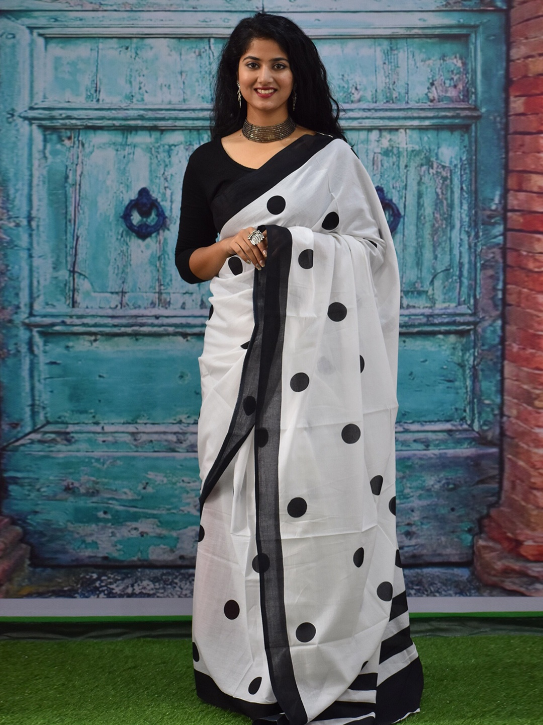 

clothonus Polka Dots Printed Pure Cotton Saree, White