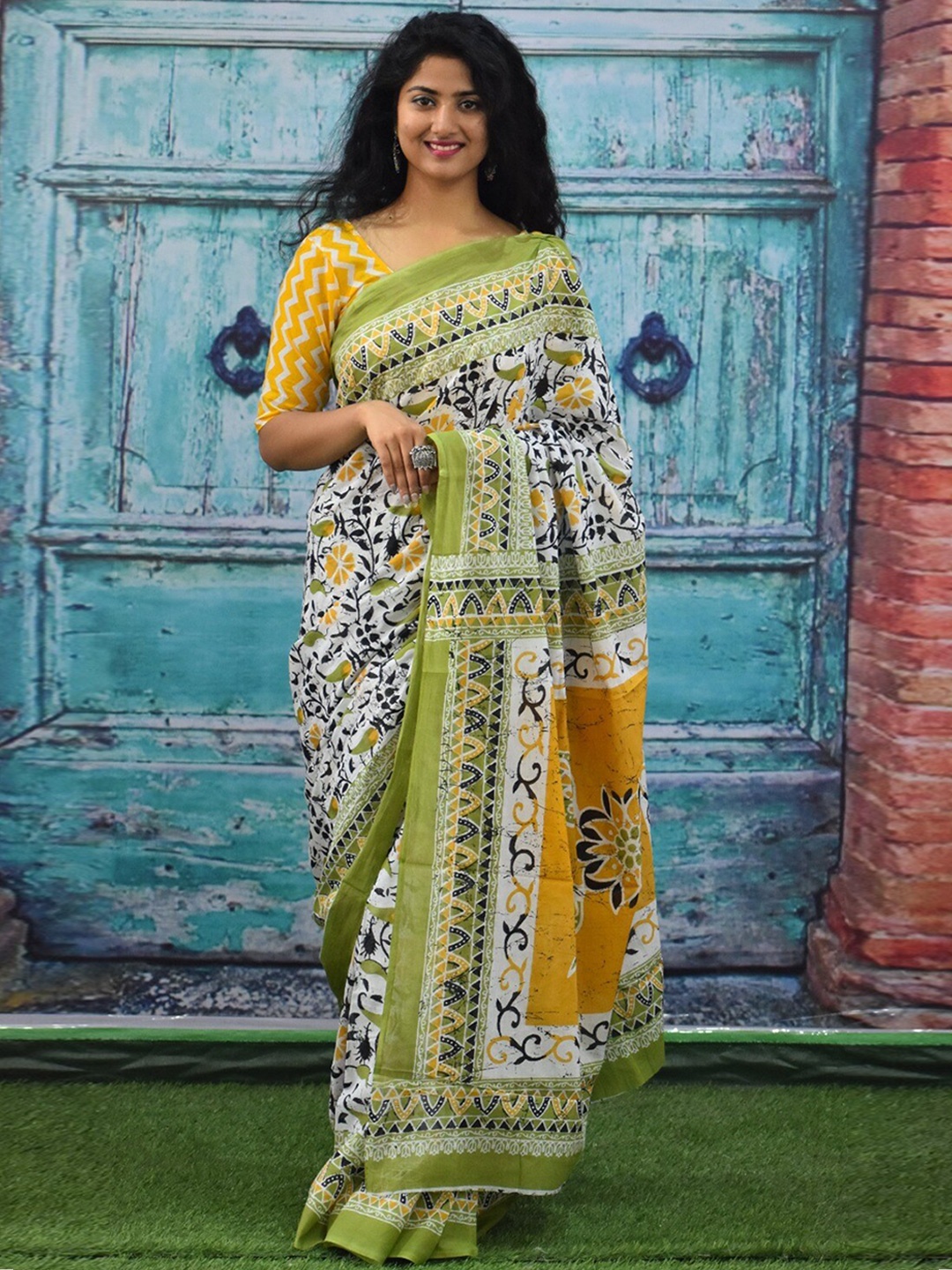 

clothonus Pure Cotton Floral Block Print Ikat Saree, Green