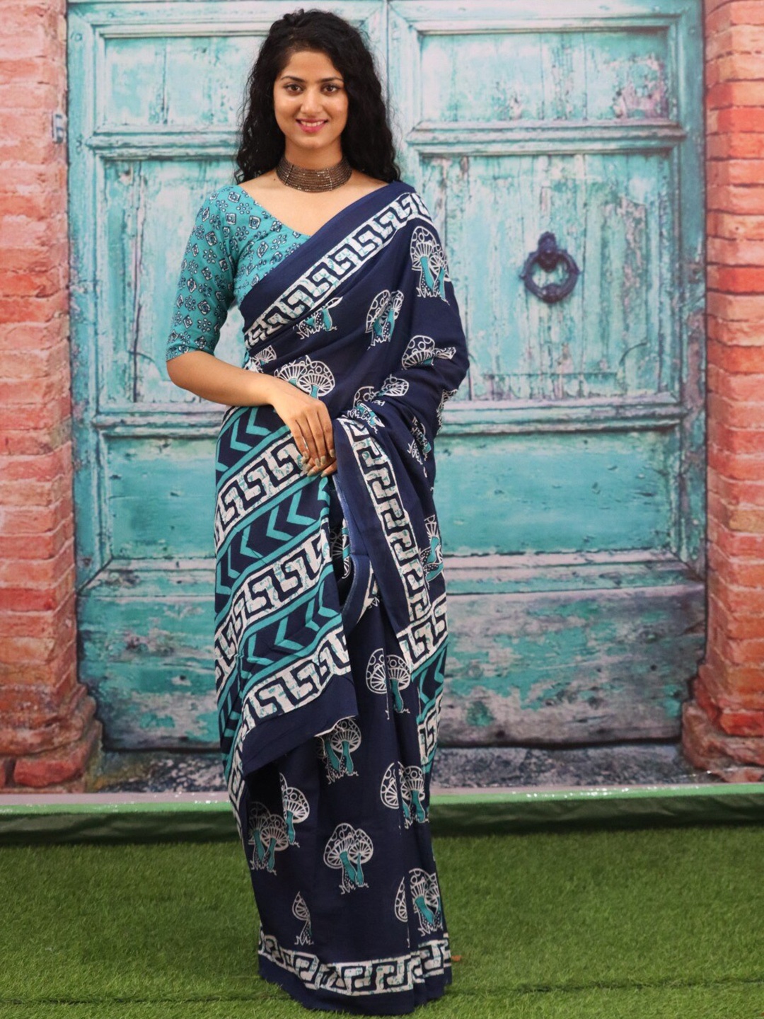 

clothonus Abstract Printed Pure Cotton Block Print Saree, Blue