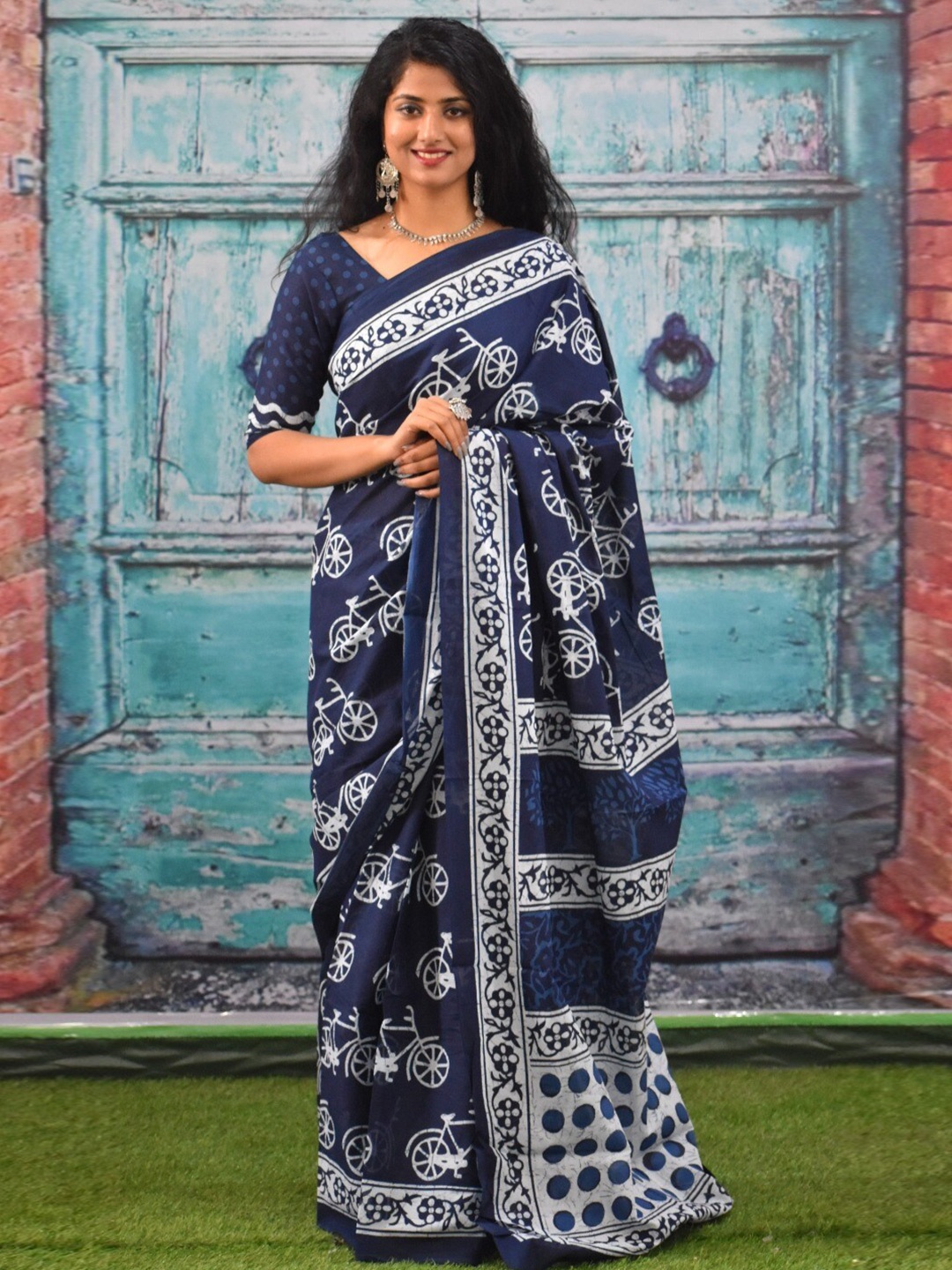 

clothonus Geometric Printed Pure Cotton Block Print Saree, Blue