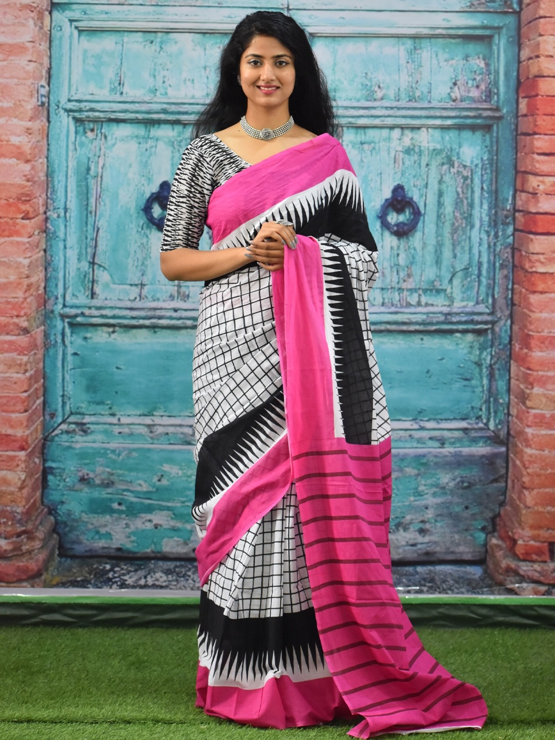 

clothonus Checked Pure Cotton Block Print Saree, Pink