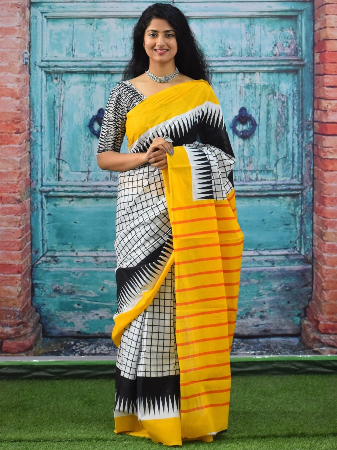 

clothonus Checked Pure Cotton Block Print Saree, Yellow