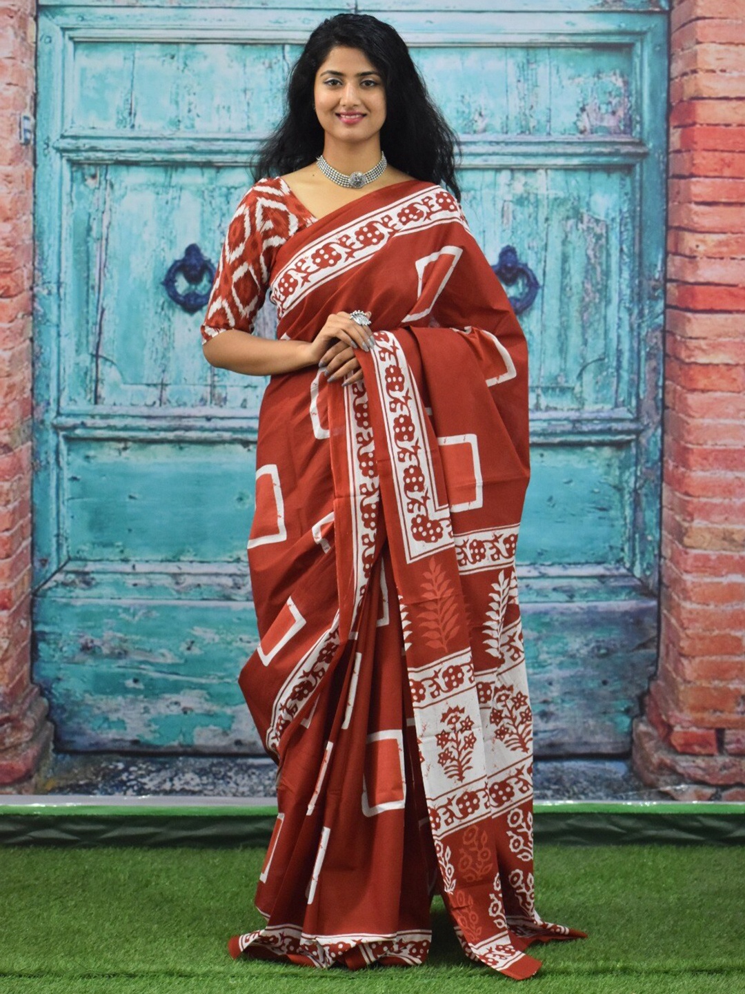 

clothonus Geometric Printed Block Print Saree, Rust