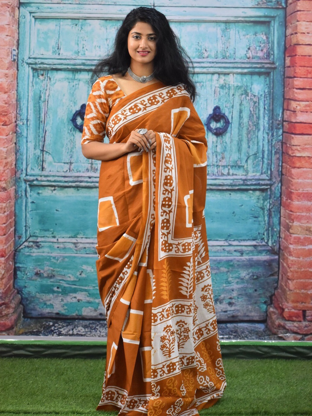 

clothonus Geometric Pure Cotton Block Print Saree, Mustard