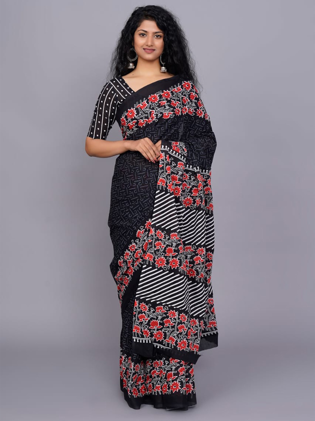 

clothonus Floral Pure Cotton Block Print Saree, Black