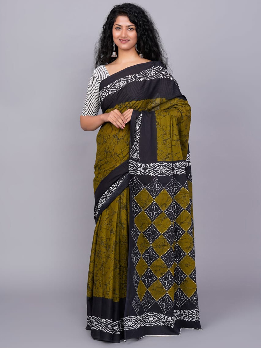 

Clothonus Abstract Printed Block Print Saree, Green