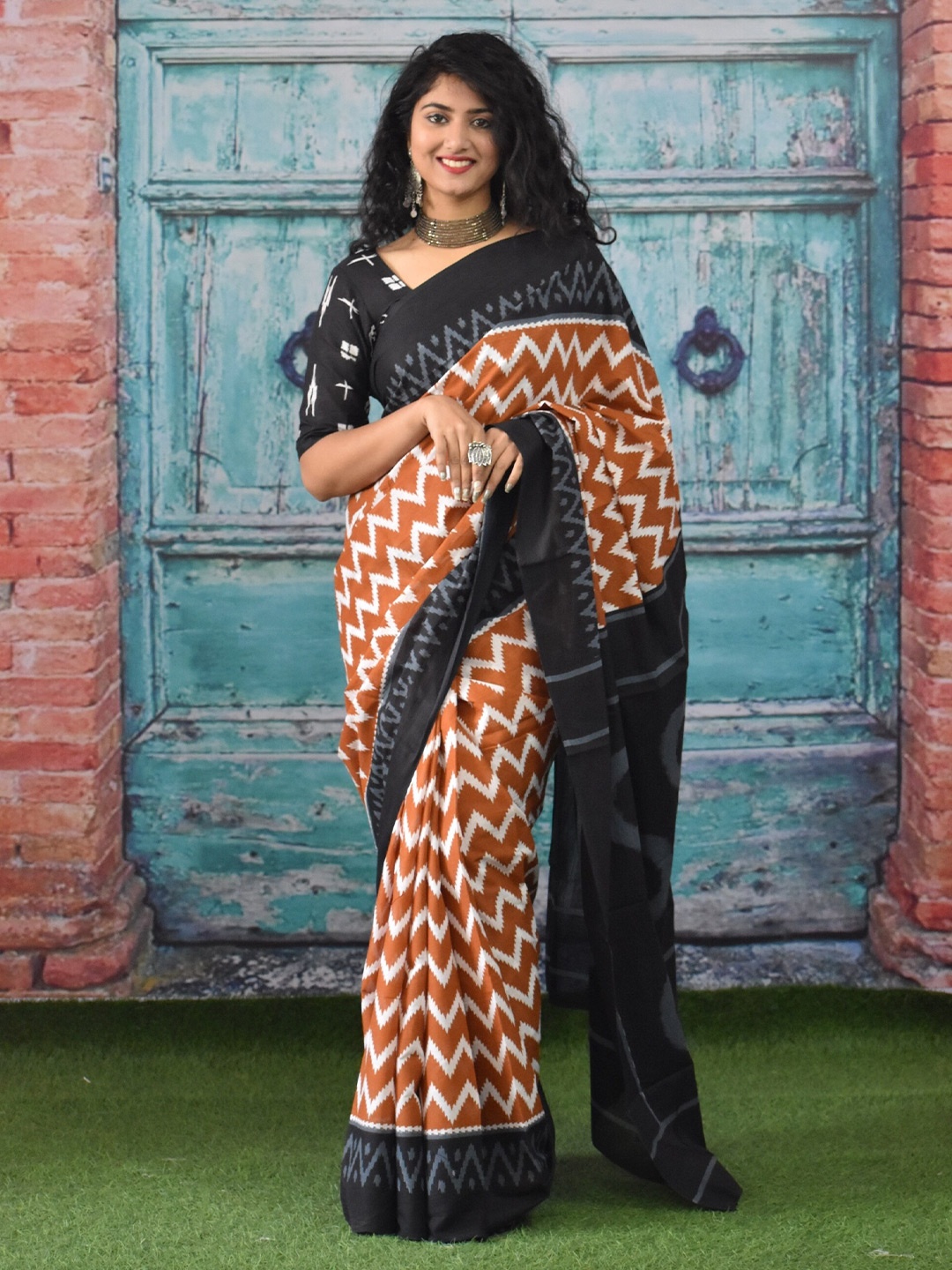 

Clothonus Leheriya Printed Pure Cotton Block Print Saree, Brown