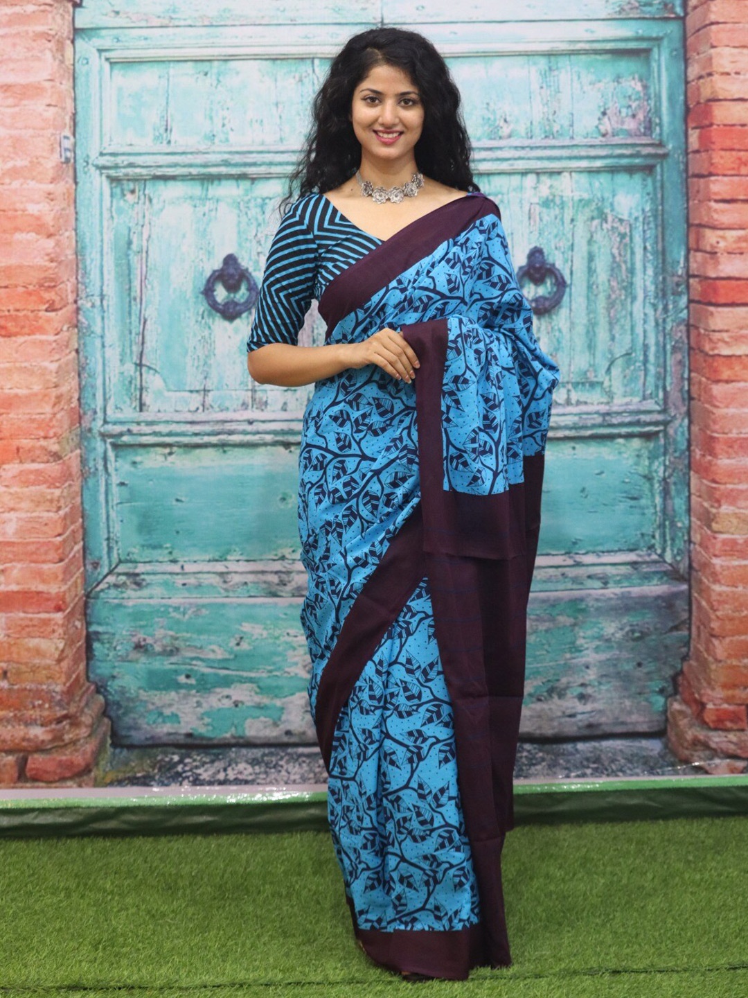 

clothonus Floral Pure Cotton Block Print Saree, Blue