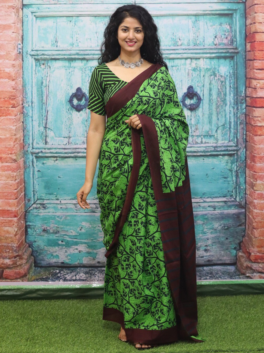 

clothonus Floral Pure Cotton Block Print Saree, Green