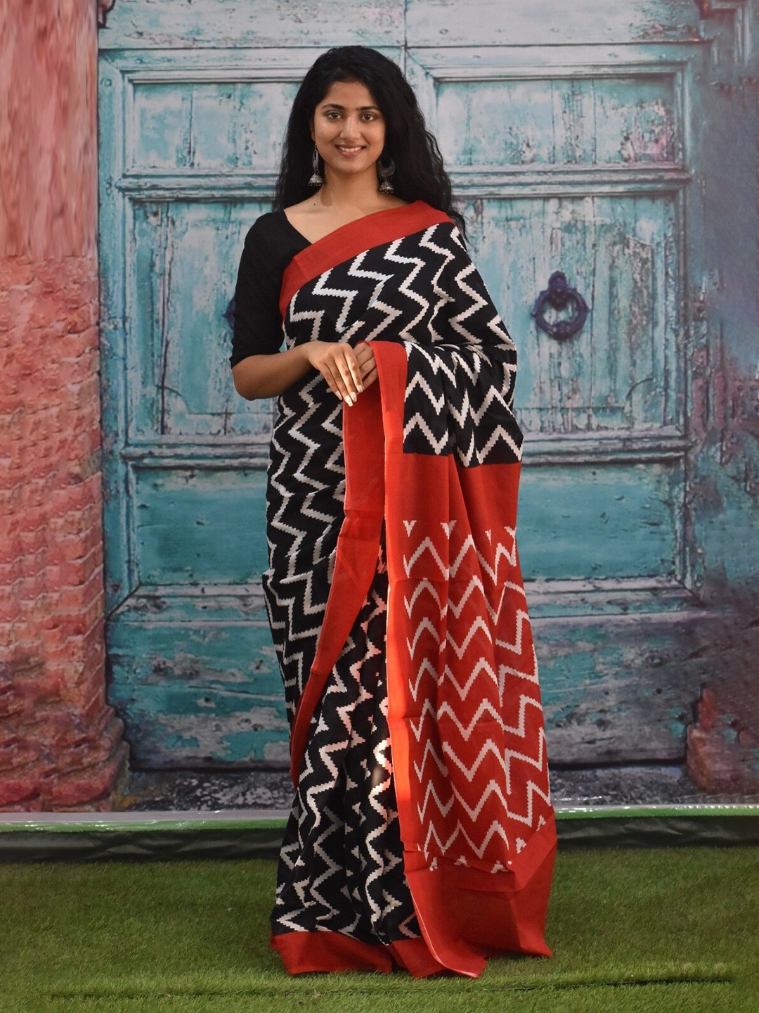 

clothonus Printed Pure Cotton Block Print Saree, Black