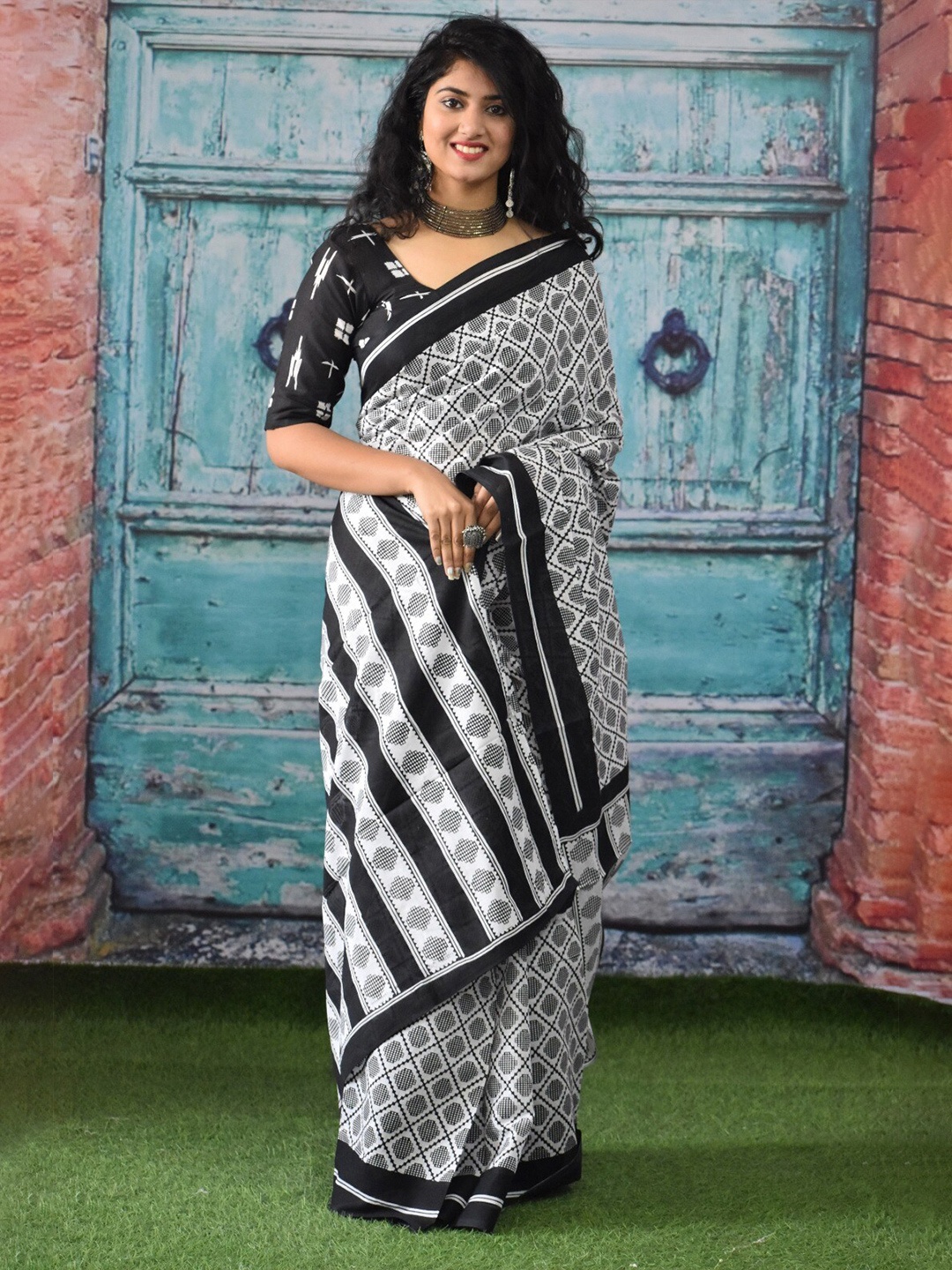 

clothonus Ethnic Motifs Printed Pure Cotton Block Print Saree, Grey