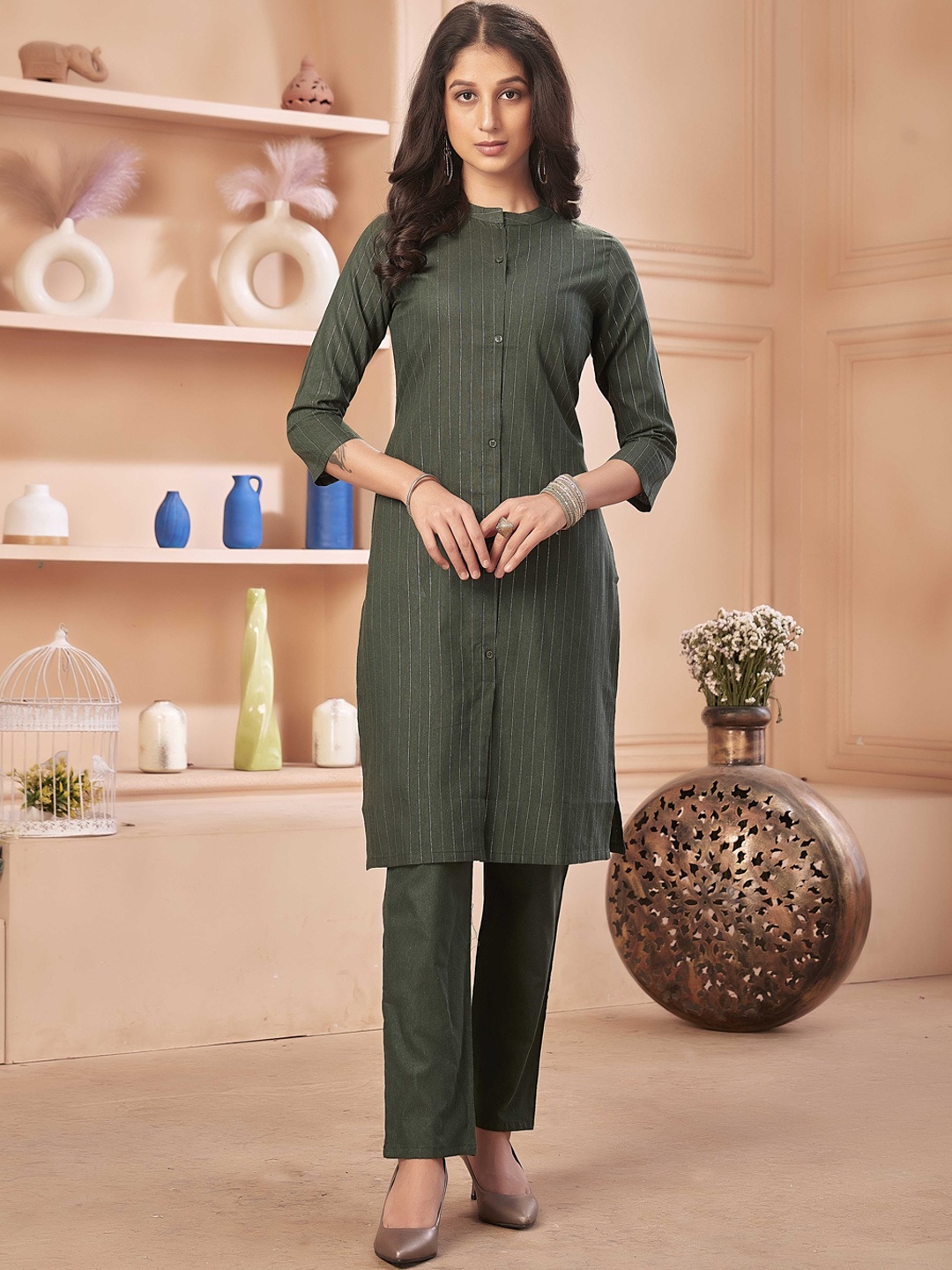 

Anubhutee Striped Regular Kurta With Trousers, Olive