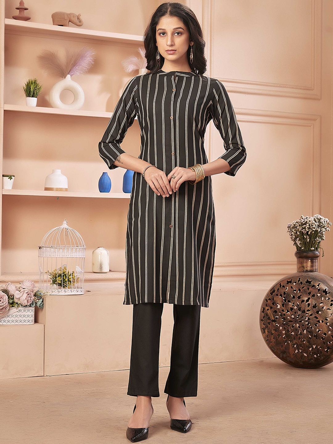 

Anubhutee Striped Regular Kurta With Trousers, Black