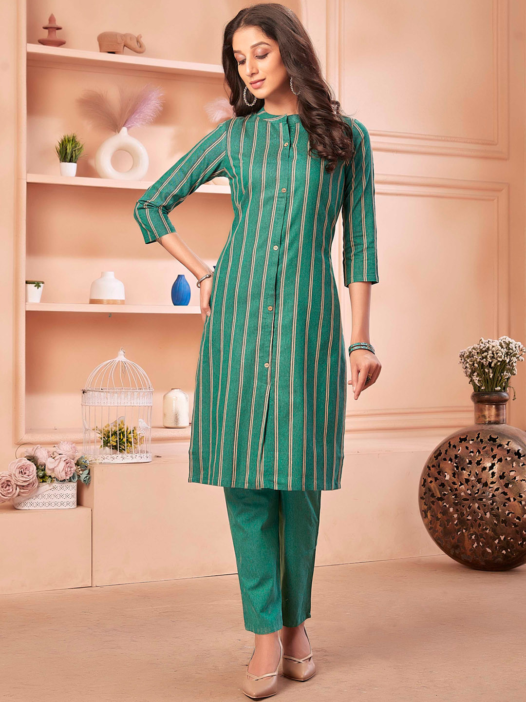 

Anubhutee Striped Regular Kurta with Trousers, Green