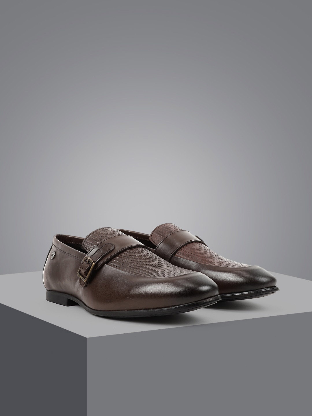 

Carlton London Men Textured Leather Penny Loafers, Coffee brown