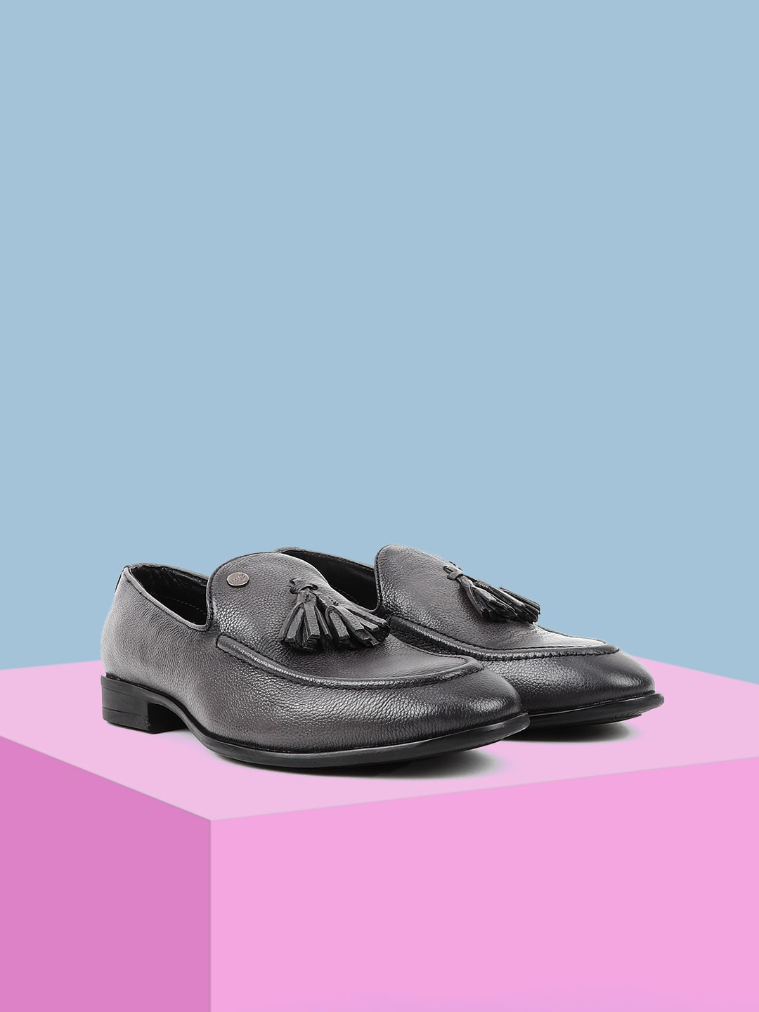 

Carlton London Men Textured Leather Formal Loafers, Grey
