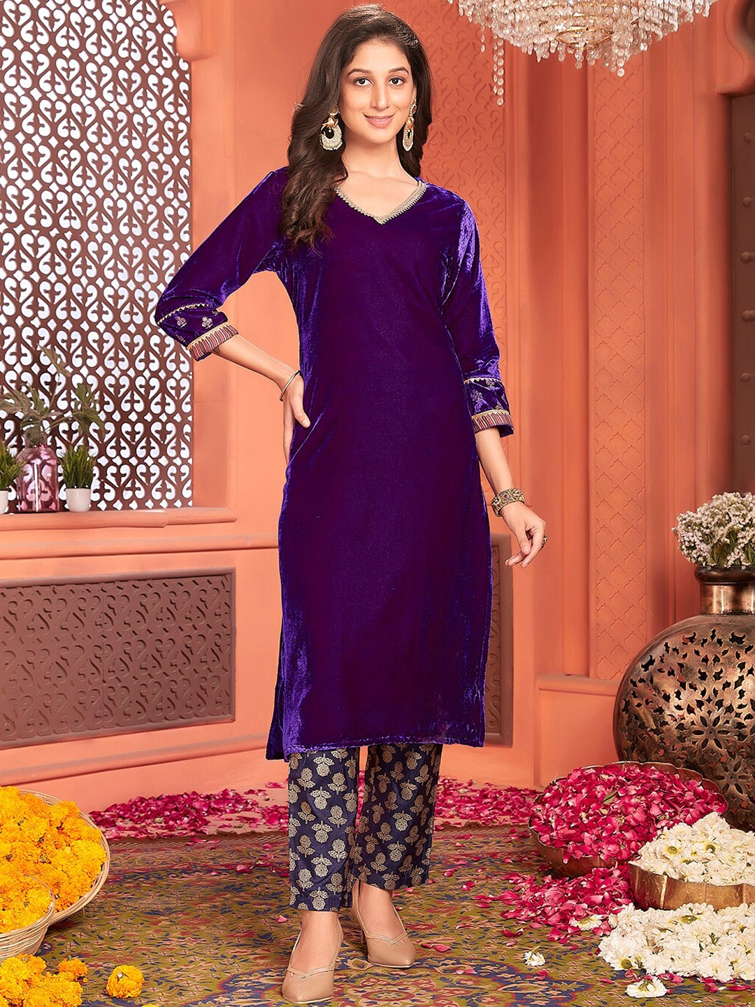 

Ishin Thread Work Velvet Kurta with Trousers, Purple