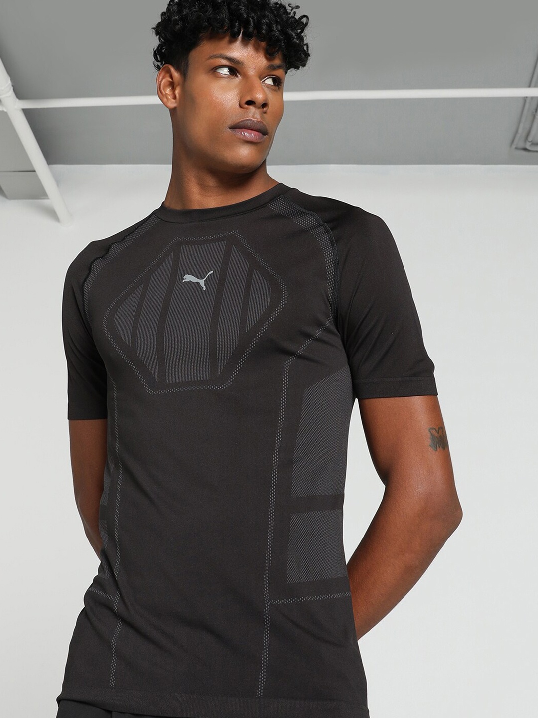one8 x PUMA Graphic Printed Seamless Training Slim Fit T-shirt, Black