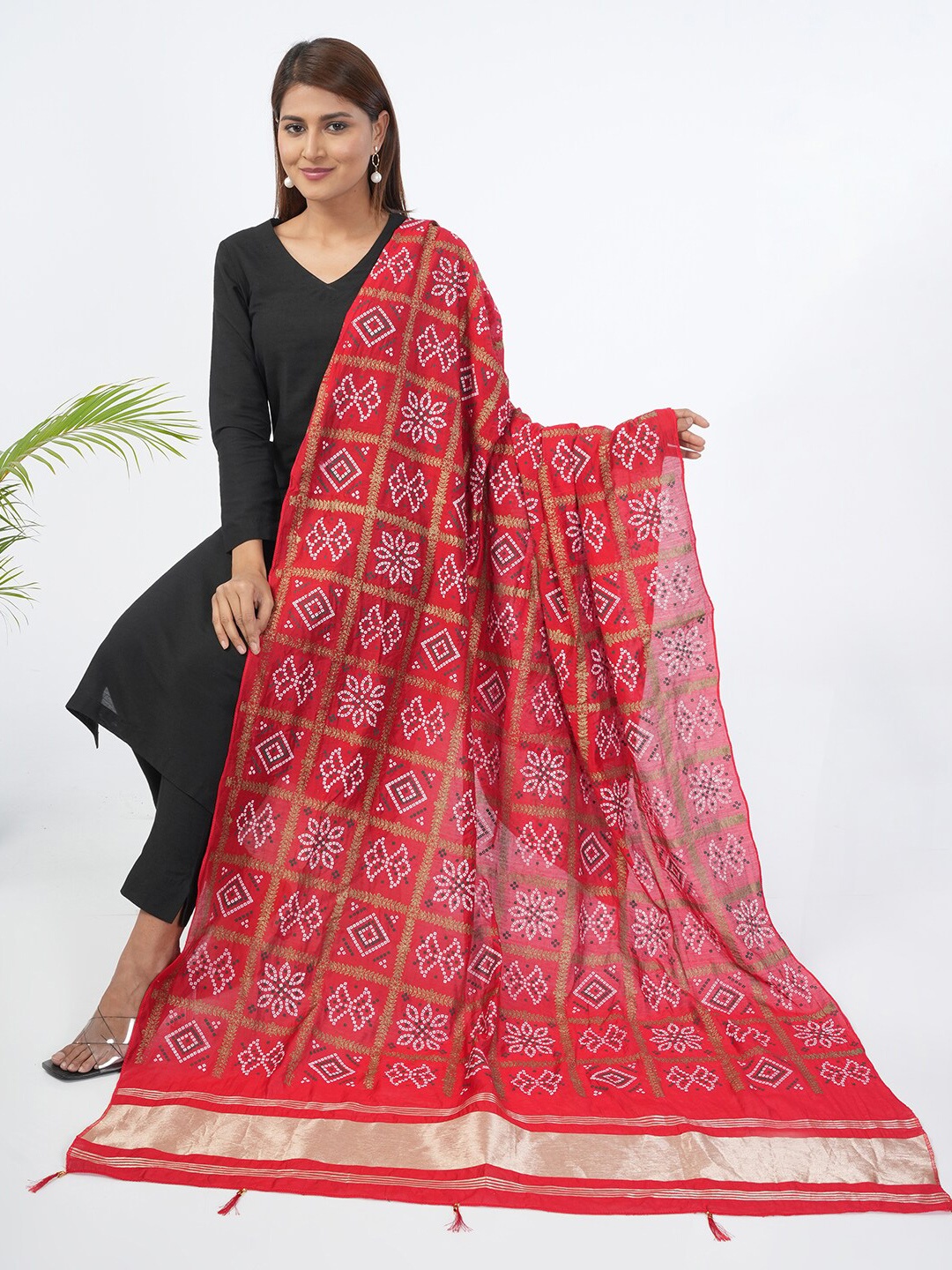 

HELLA FASHIONS Bandhani Printed Cotton Dupatta, Red