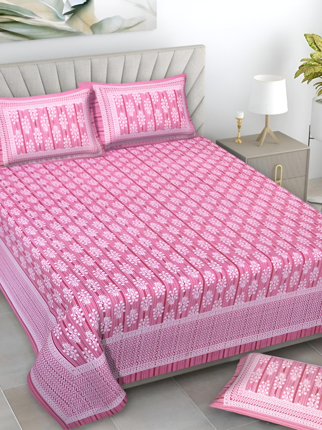 

Serene Decor Pink & White Floral Cotton 160 TC King Bedsheet With 2 Pillow Covers