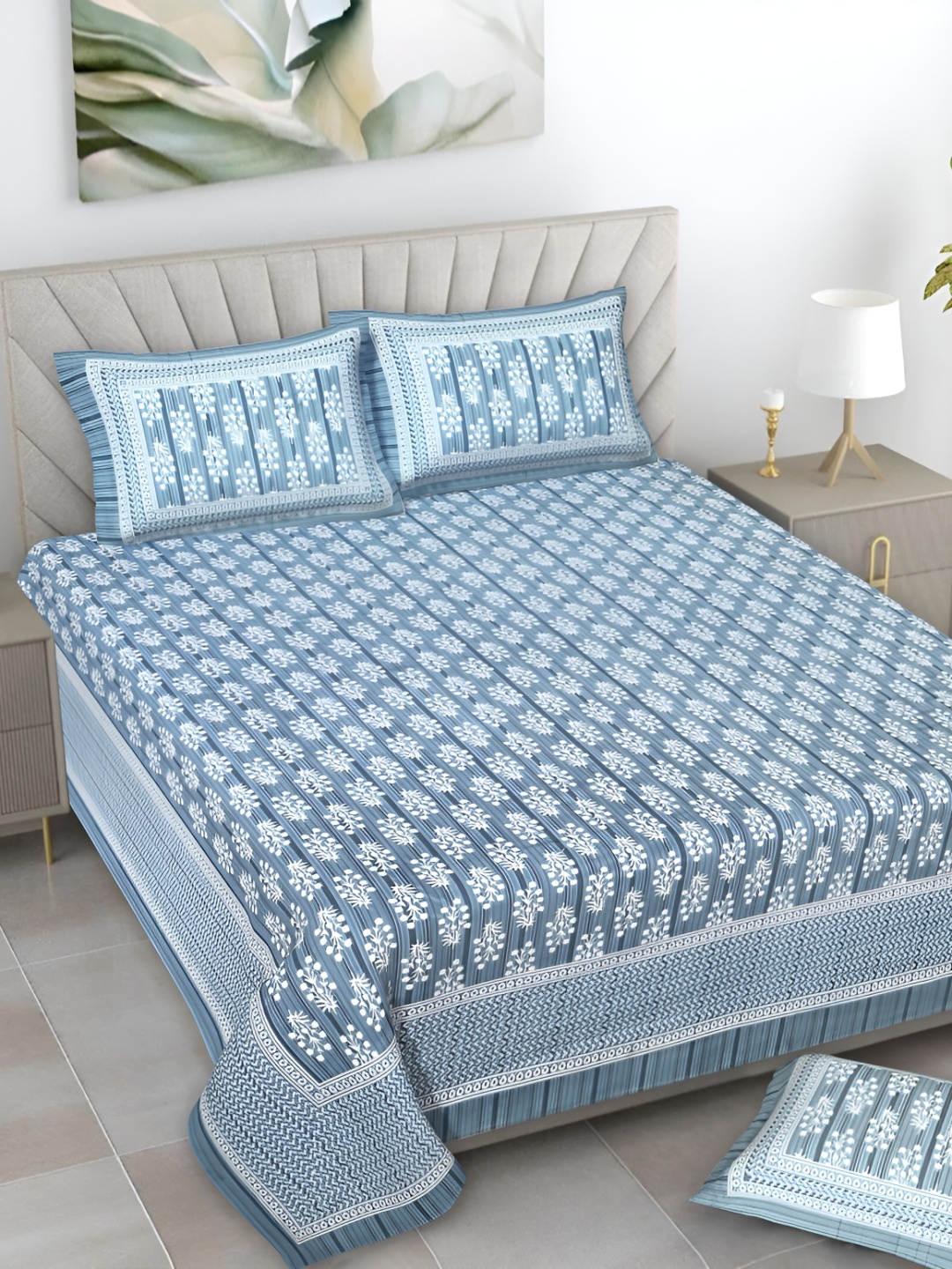 

Serene Decor Blue & White Floral Printed 160 TC King Bedsheet Set
