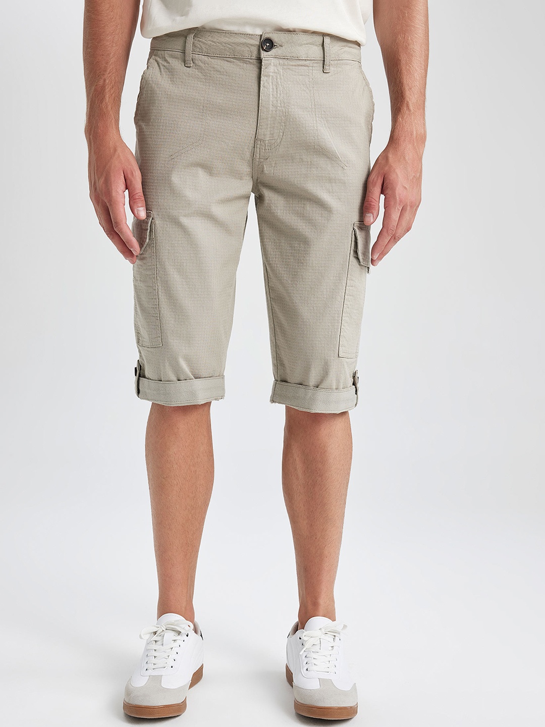 

DeFacto Men Mid Rise Cargo Shorts, Grey