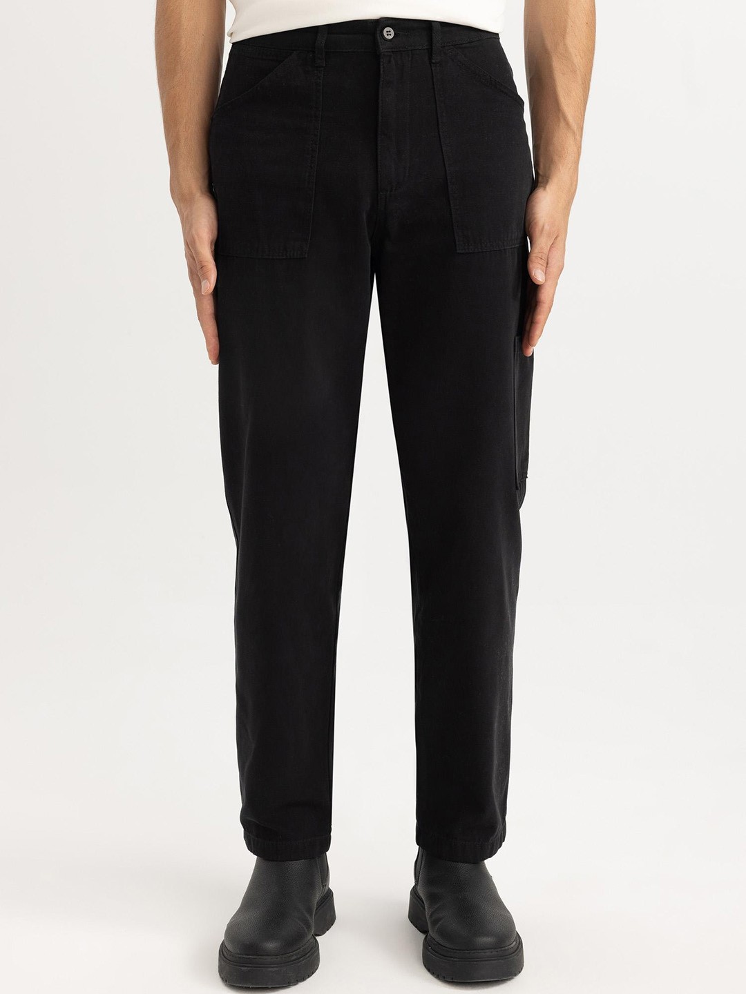 

DeFacto Men Mid-Rise Pure Cotton Trousers, Black