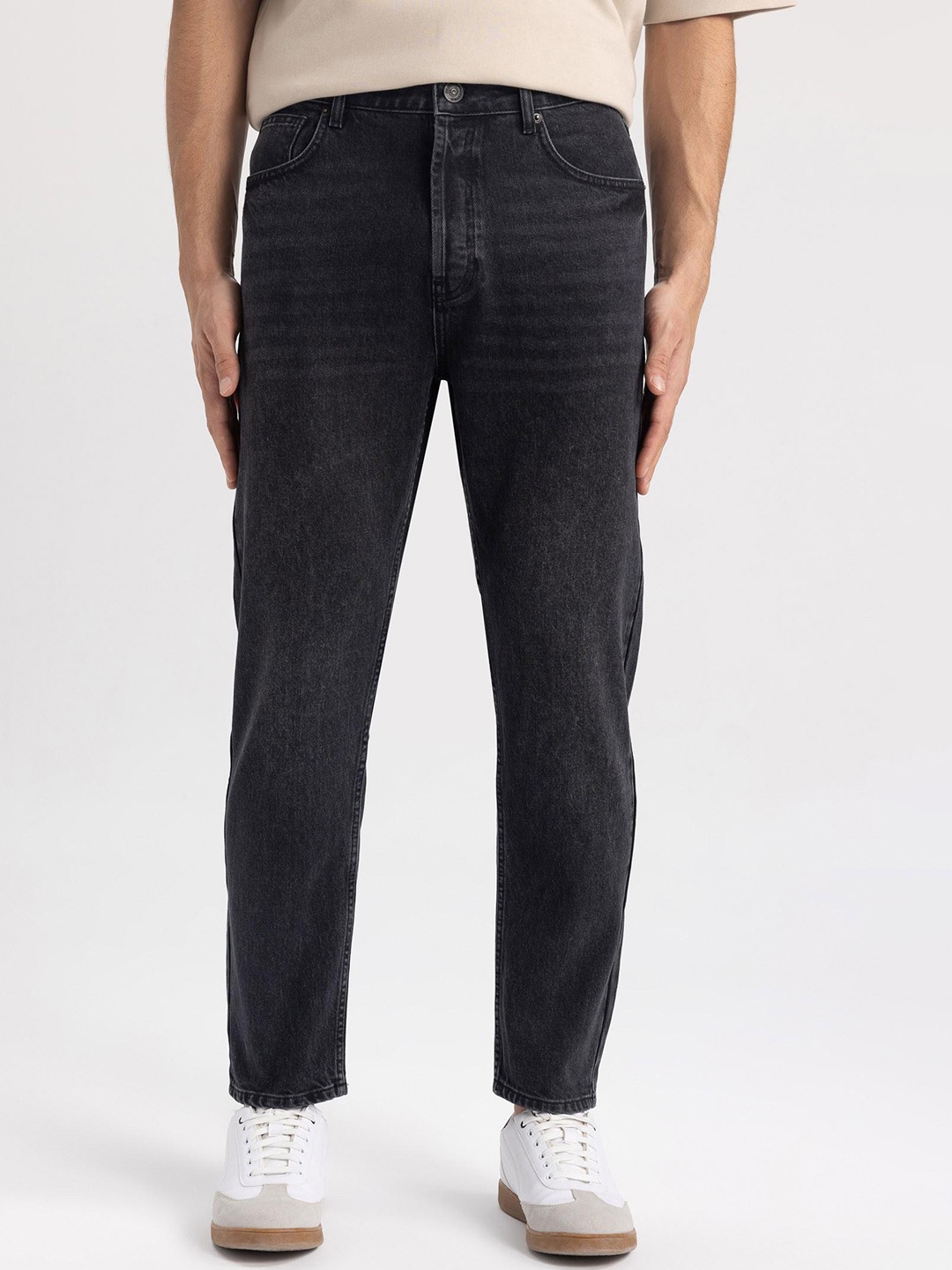 

DeFacto Men Mid-Rise Dark Shade Clean Look Pure Cotton Jeans, Black