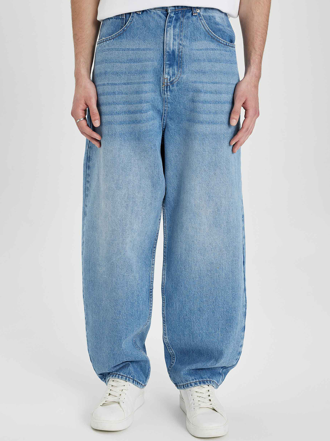 

DeFacto Men Relaxed Fit Pure Cotton Light Fade Jeans, Blue